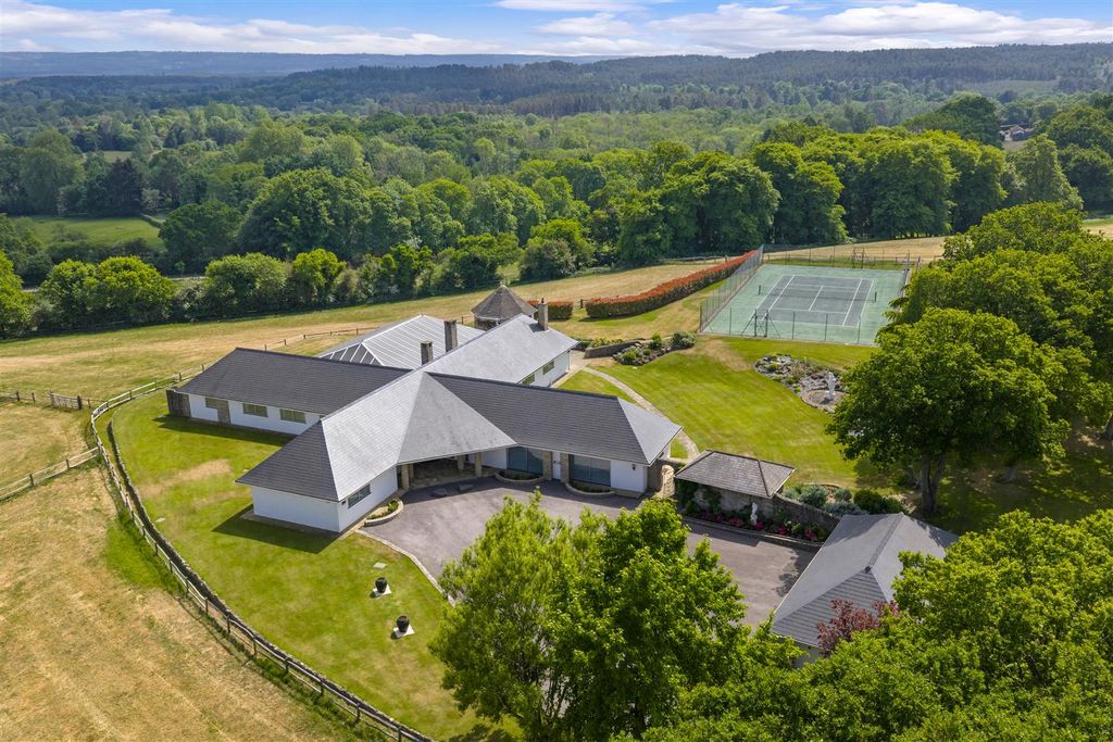 Property photo 1 of 53 Waverley Court Farm, Monks Walk Farnham, Surrey, G