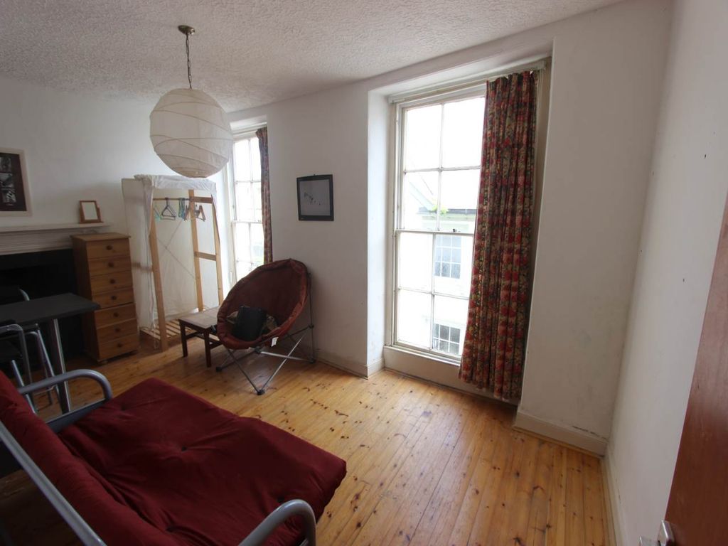 Property photo 1 of 2 Lounge/Bedroom