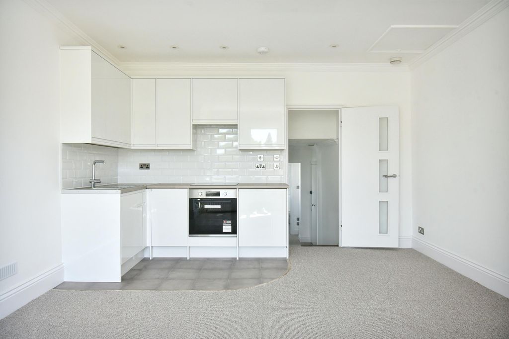 Property photo 1 of 8 3