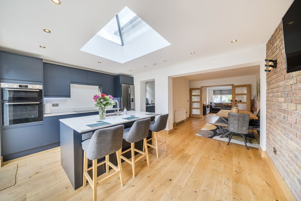Property photo 2 of 22 1342616-20-68A4Bc...