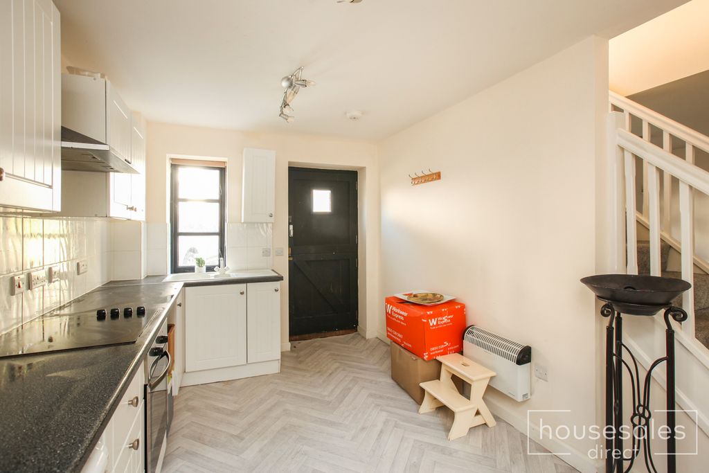 Property photo 2 of 8