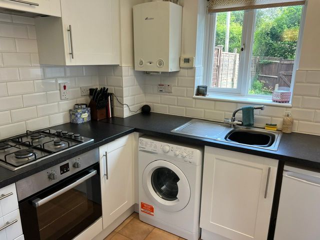 Property photo 3 of 7 Kitchen