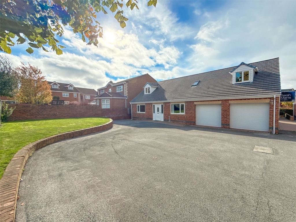 Property photo 1 of 12 External