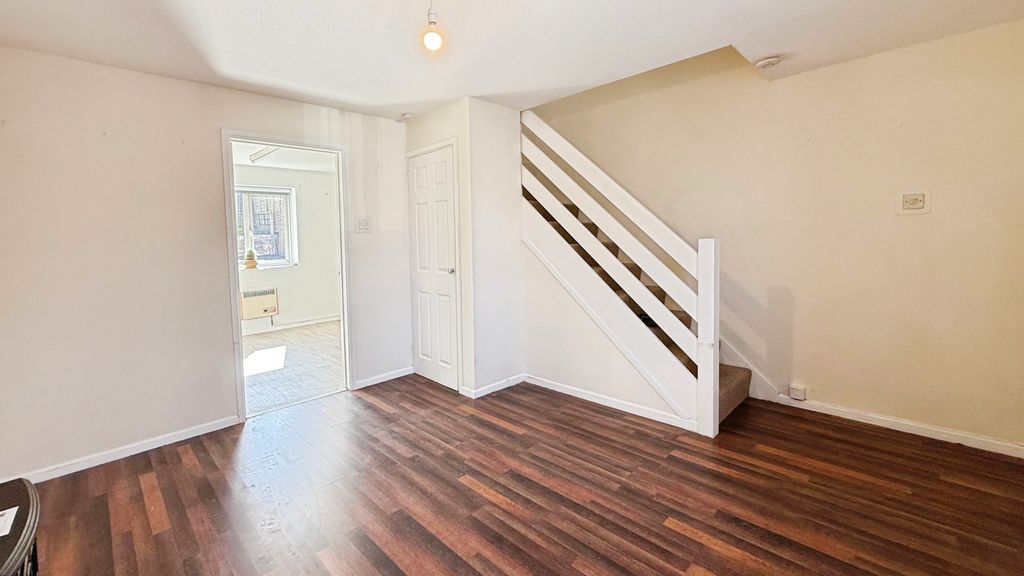 Property photo 3 of 14 Lounge