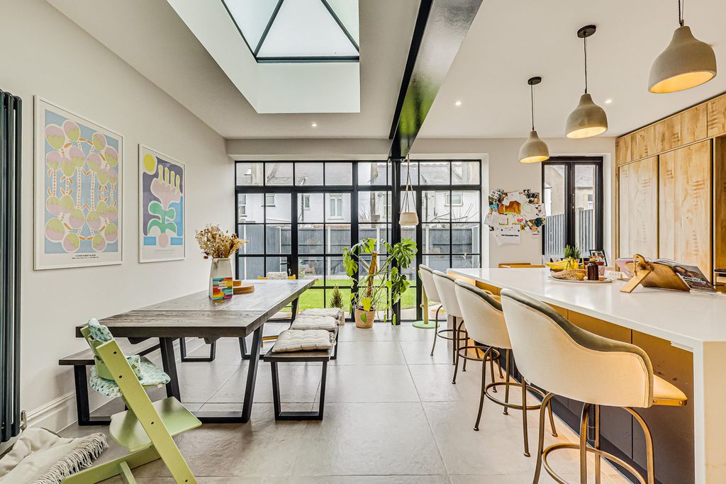 Property photo 3 of 37