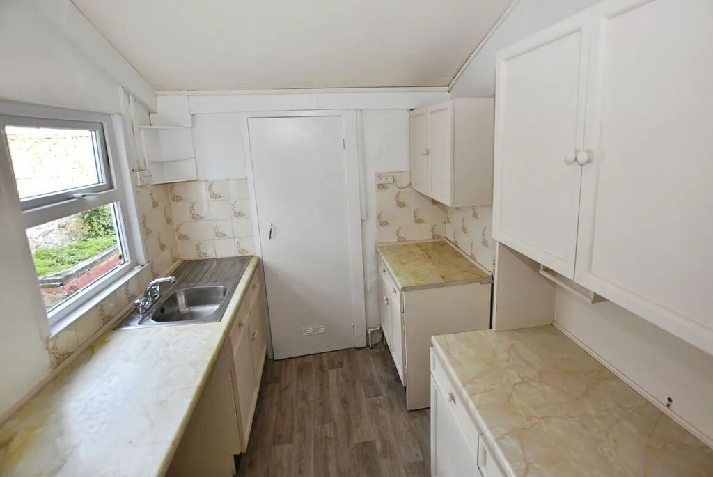 Property photo 3 of 17 Picture 3