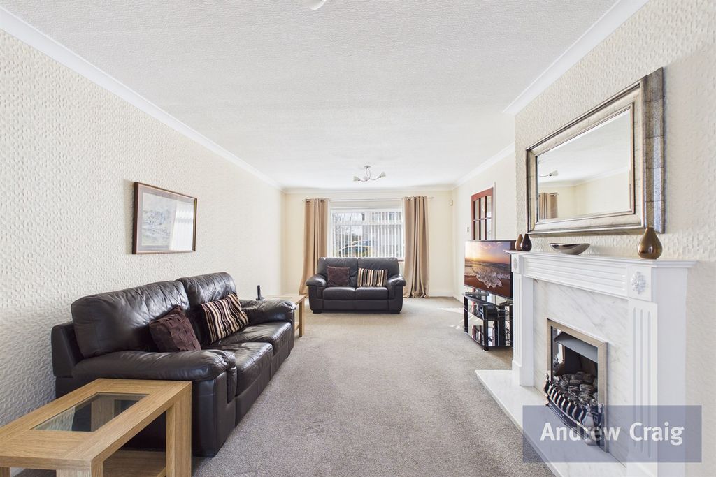 Property photo 3 of 13 Lounge/Diner