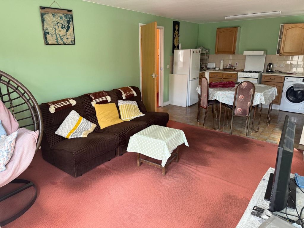 Property photo 2 of 9 5089442