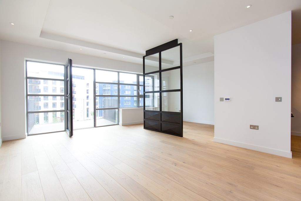 Property photo 3 of 7 Living Area