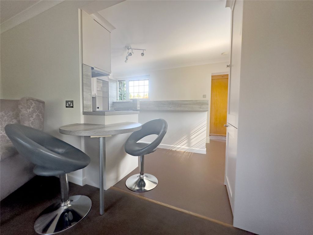 Property photo 3 of 11 Breakfast Bar