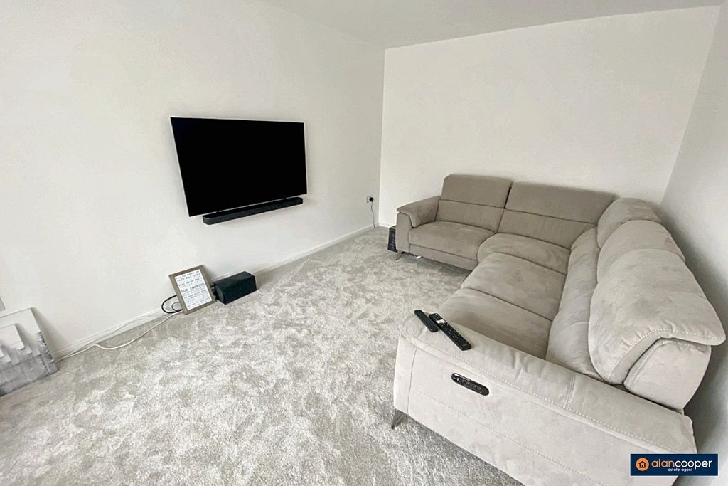 Property photo 2 of 13 3879711