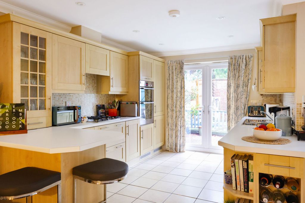 Property photo 3 of 16