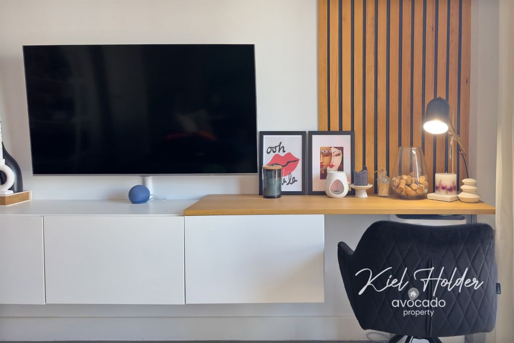 Property photo 3 of 17 4503156