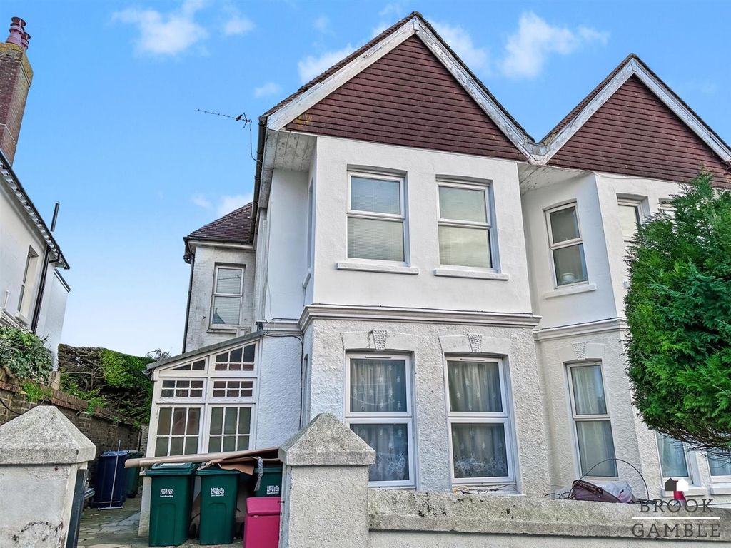 Property photo 1 of 6 01323 438506