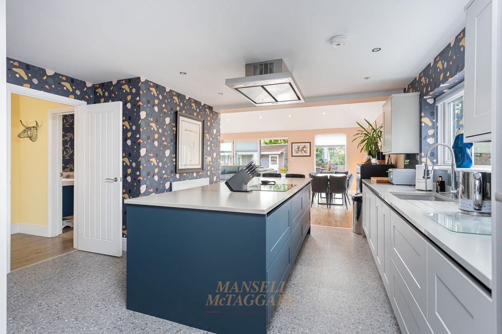Property photo 2 of 32