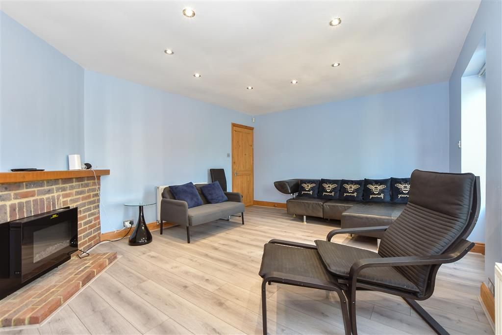 Property photo 2 of 14 Lounge