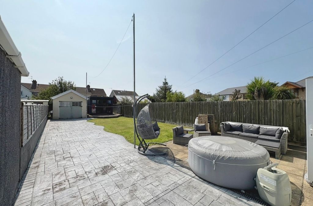 Property photo 3 of 21