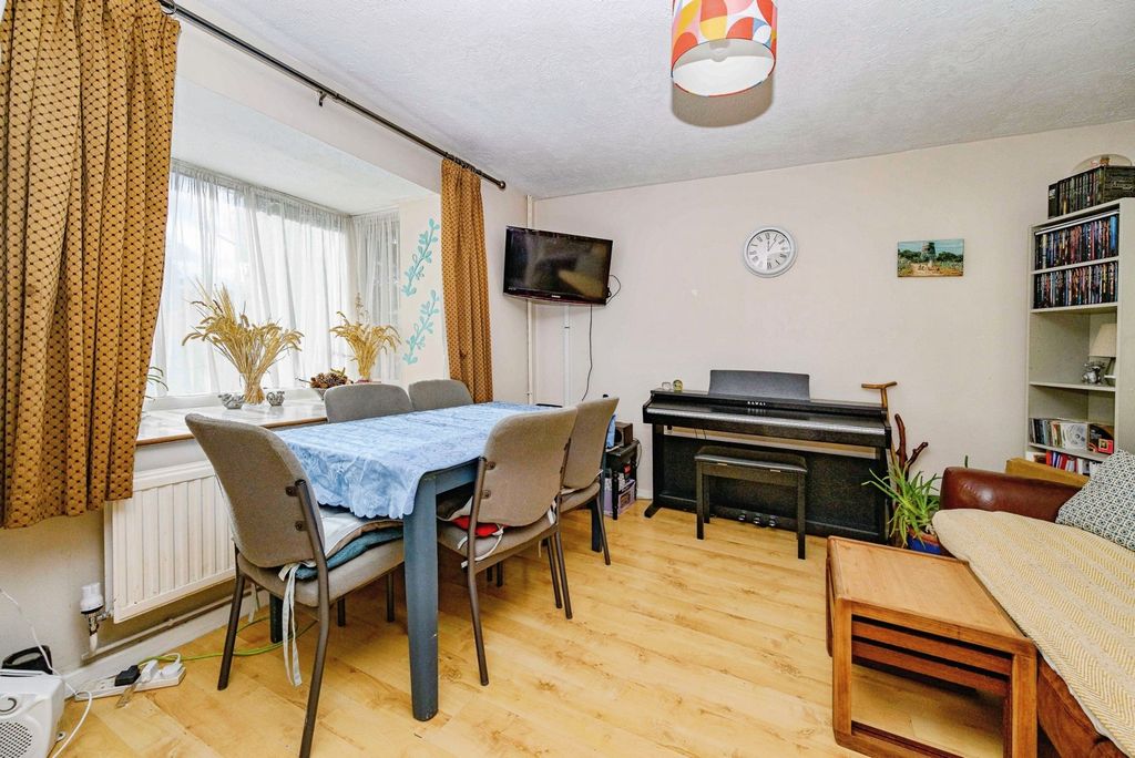 Property photo 3 of 8 Pbox-Img.Jpg