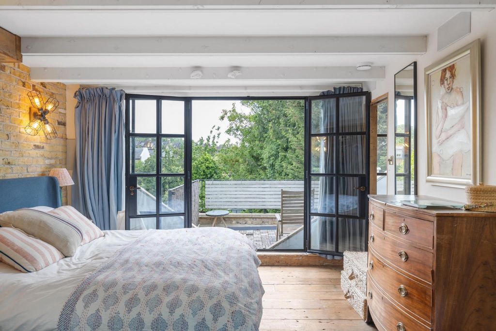 Property photo 3 of 23 Image