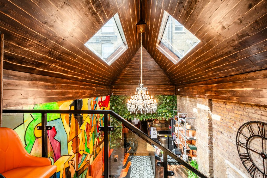 Property photo 3 of 15 Brick Lane 94 11.Jpg