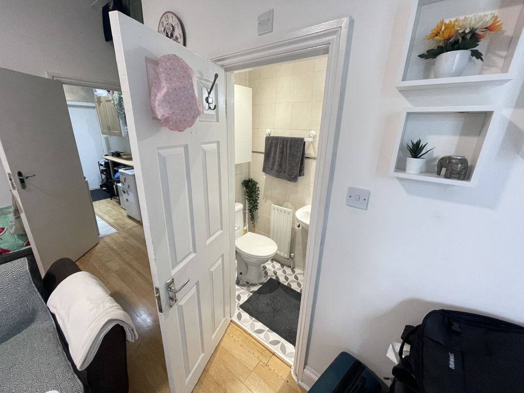 Property photo 3 of 6