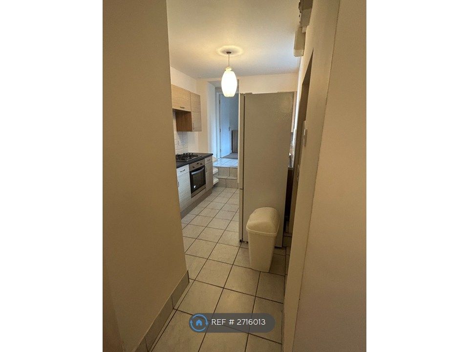 Property photo 3 of 10 Kitchen