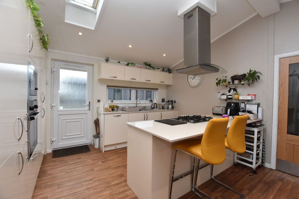 Property photo 3 of 20 Kitchen/Diner