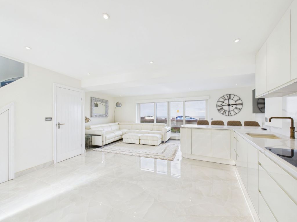 Property photo 2 of 30