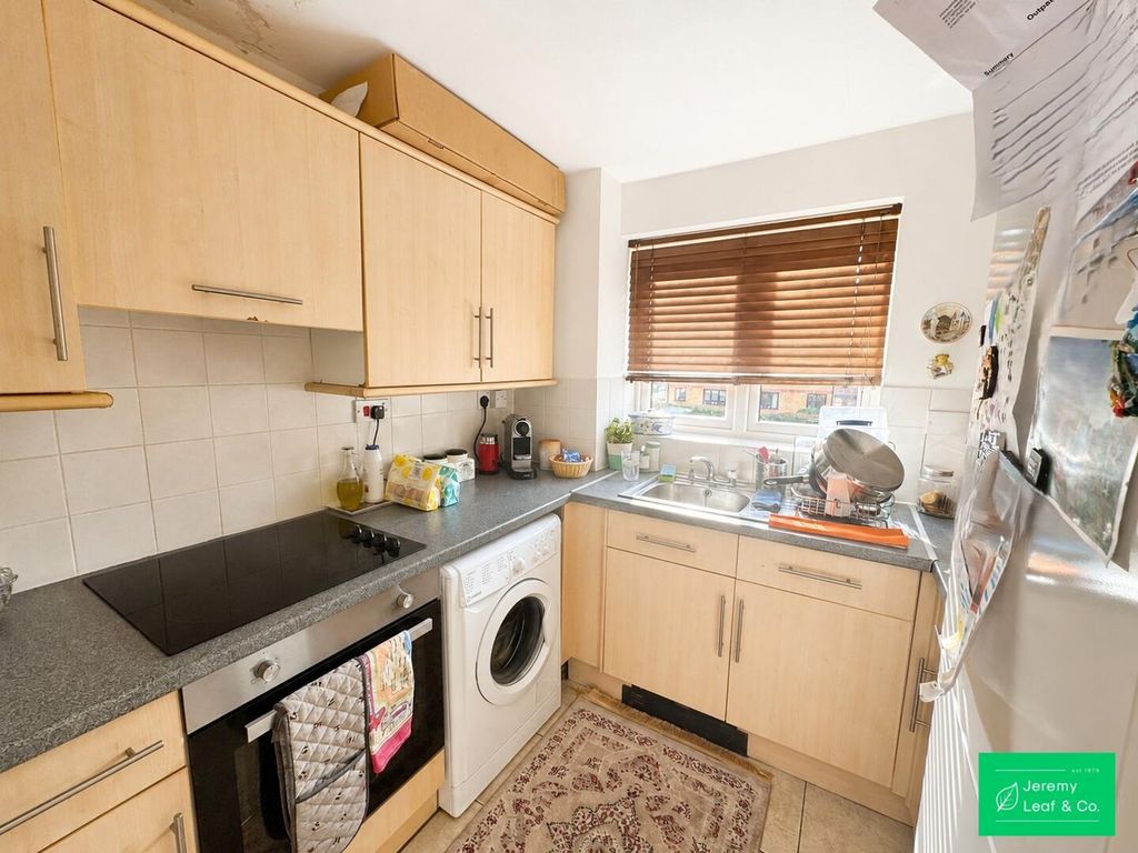 Property photo 2 of 6 Kitchen