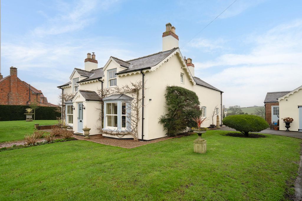 Property photo 1 of 25 Front (Exterior)