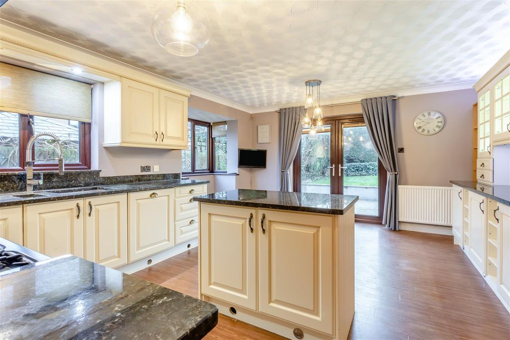 Property photo 2 of 39 8673580-Interior11.Jpg