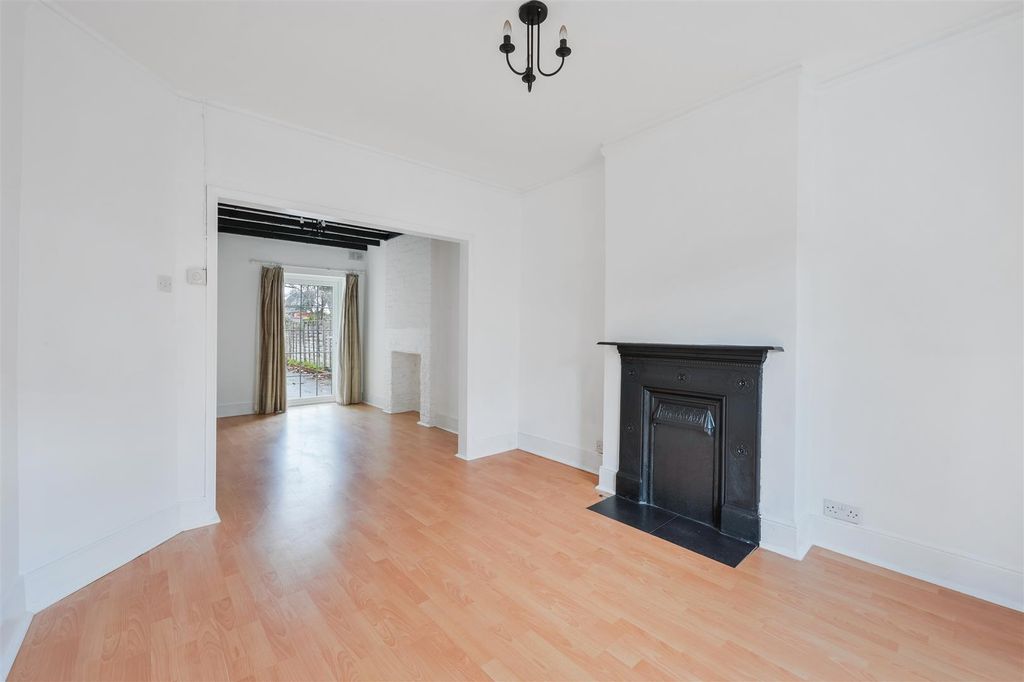 Property photo 2 of 9 Ferndale Road, (13).Jpg