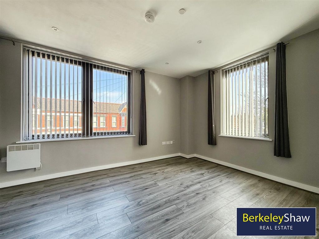 Property photo 3 of 16 Lounge/ Kitchen