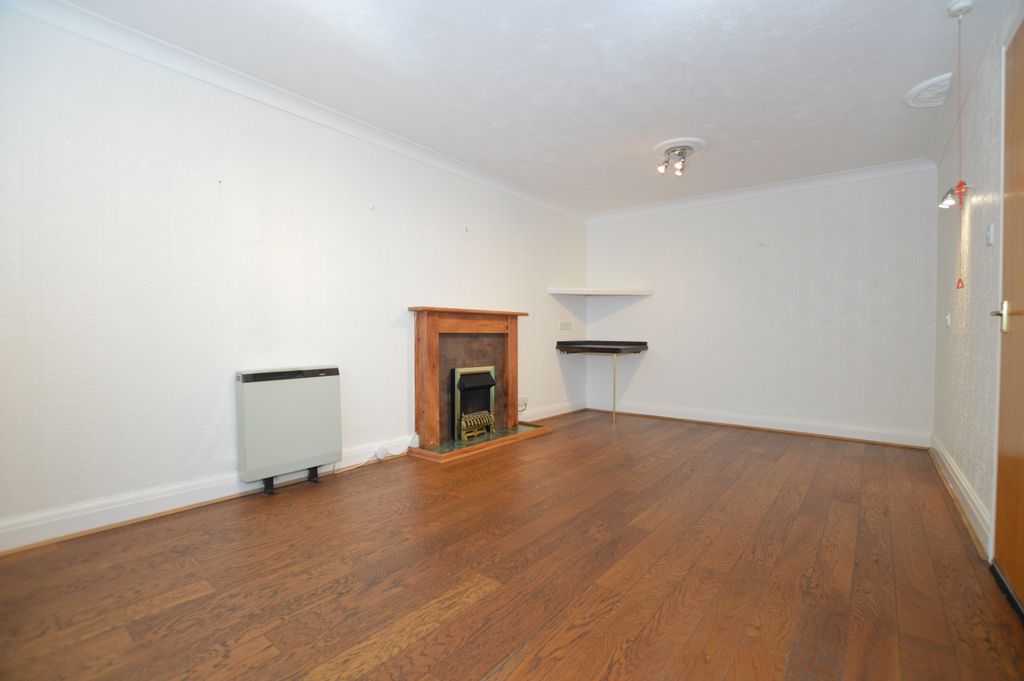 Property photo 3 of 14 Lounge
