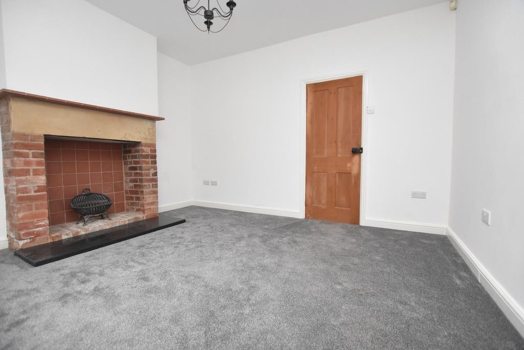 Property photo 3 of 11 Lounge (2).Jpg