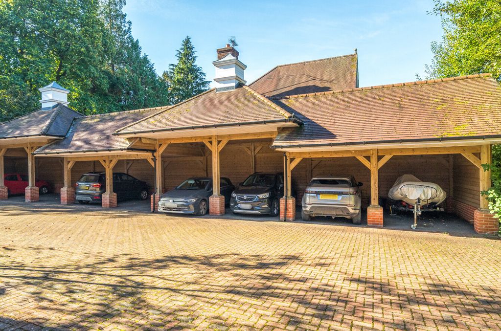 Property photo 2 of 20 1348827-1-68Da506...