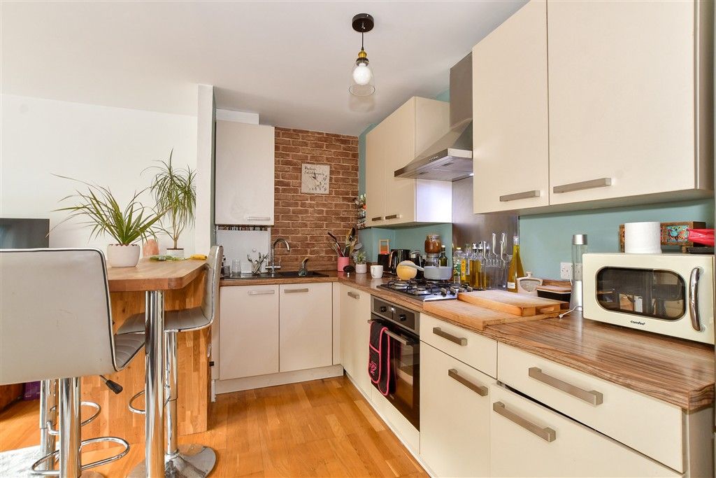 Property photo 3 of 13 Lounge/Kitchen