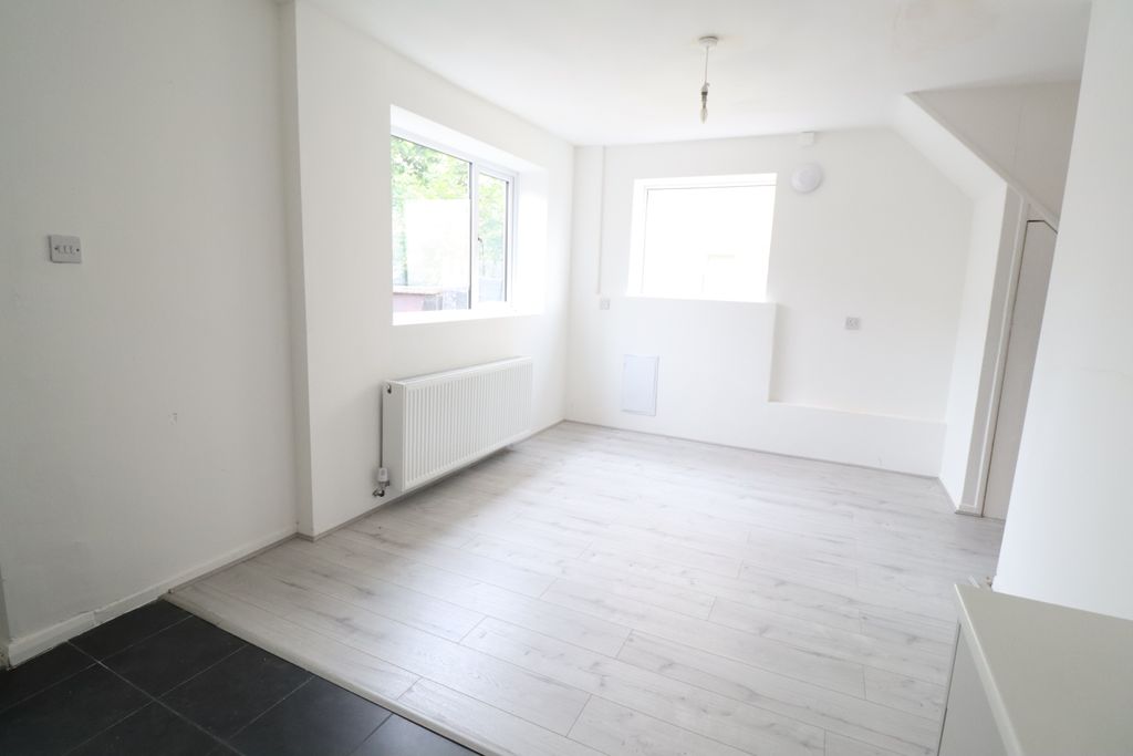 Property photo 3 of 13 Img_9434