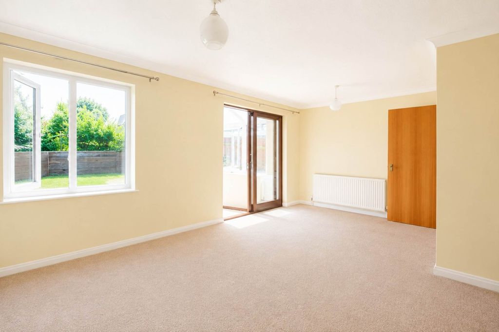Property photo 2 of 8