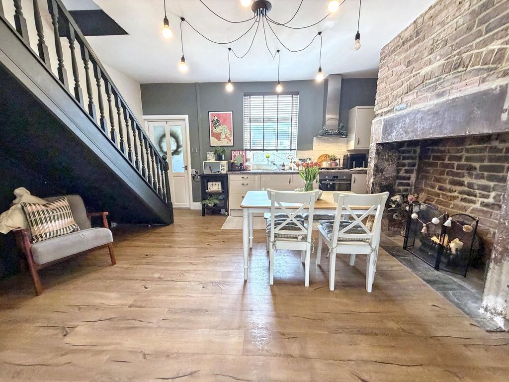 Property photo 1 of 28