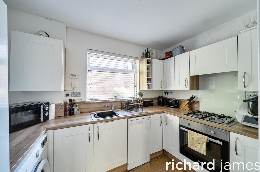 Property photo 3 of 12 0d9Baff2637446729F6371c36F0263ee