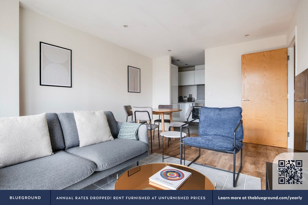 Property photo 3 of 20 Living Room