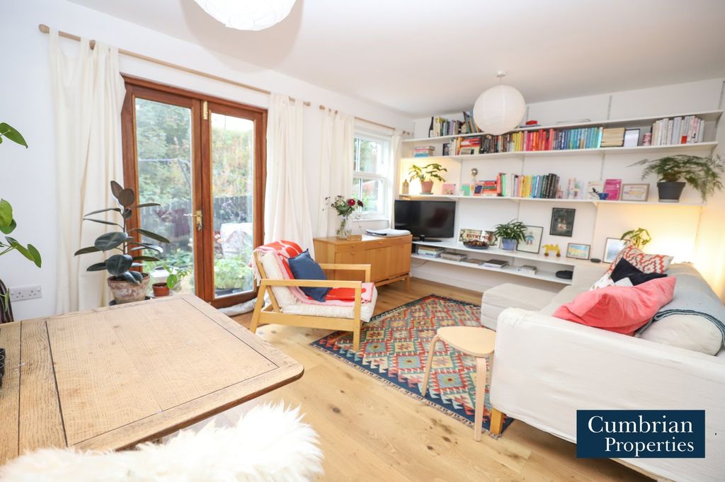 Property photo 1 of 21 Lounge