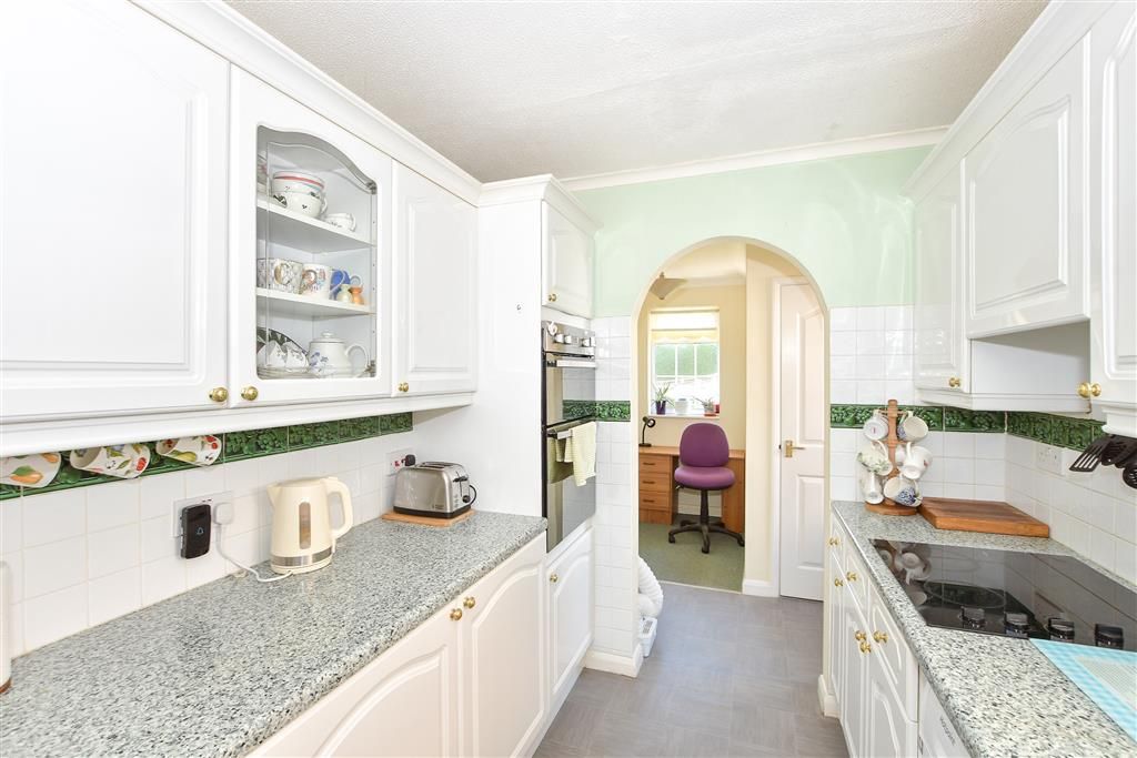 Property photo 3 of 10 Kitchen
