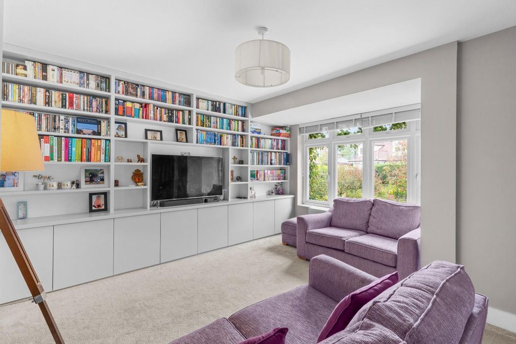Property photo 2 of 18 Sitting Room
