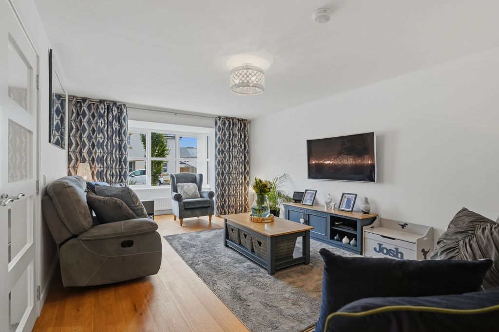 Property photo 3 of 33 Formal Lounge