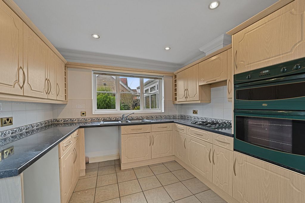 Property photo 3 of 25