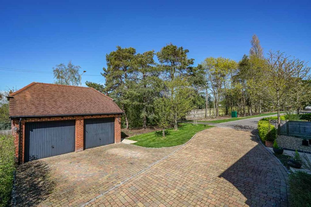 Property photo 2 of 34 9-Lammas-Close-01531