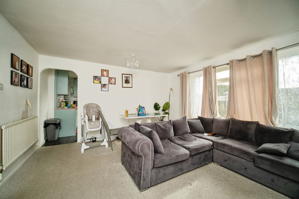 Property photo 3 of 11