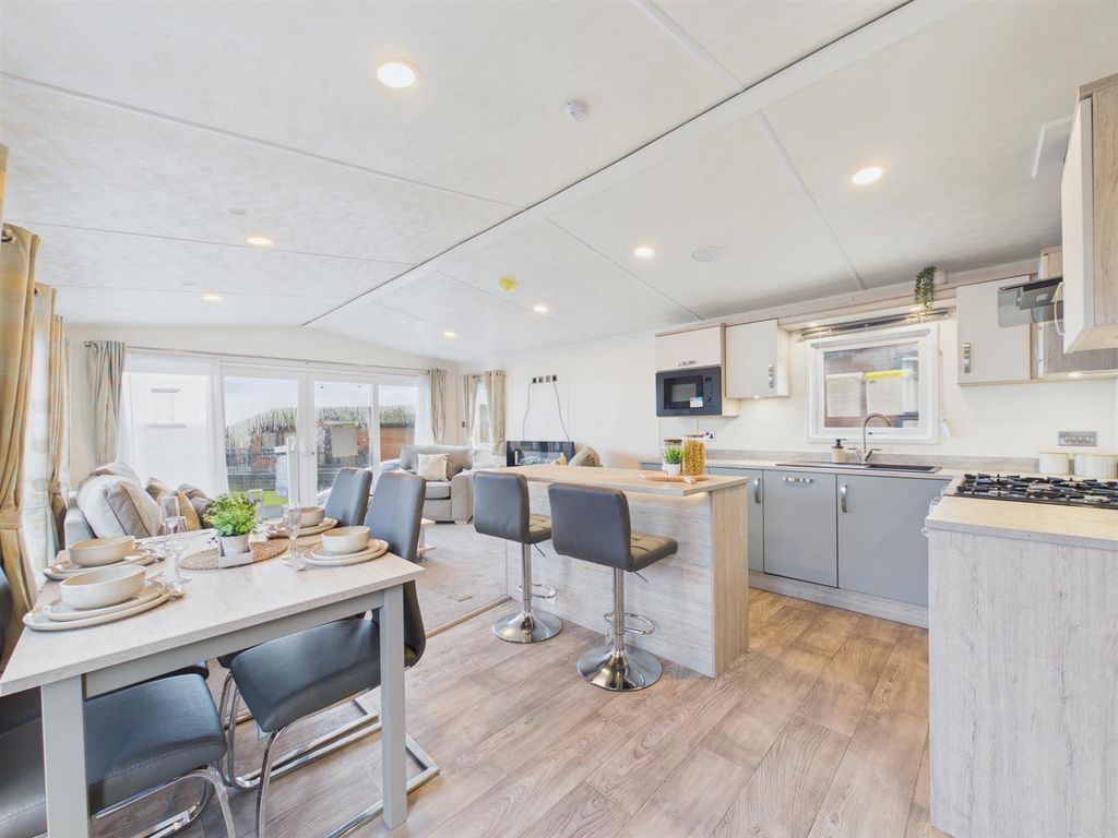 Property photo 1 of 10 Living Room